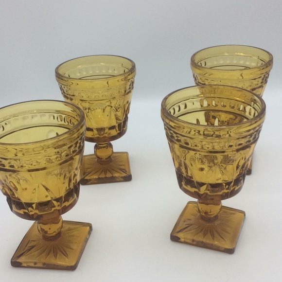Beautiful vintage 4 glasses - Picture 4 of 4